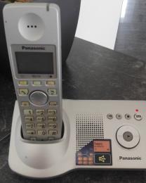 PANASONIC KX-TG7120FX digitální bezdrátový telefon